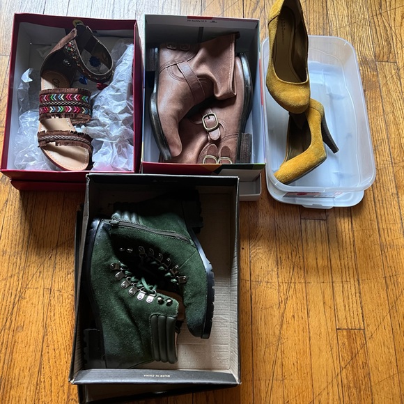 ✨ 4 pairs of shoes Size 6 Lucky, BCBG, Corso, Carlos Santana - Priced bundle✨ - Picture 1 of 5